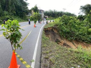 Penguat Tebing Jalan Nasional Longsor