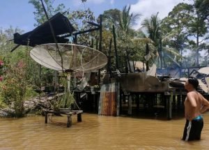 Puntung Rokok Akibatkan Rumah Terbakar di Tengah Banjir