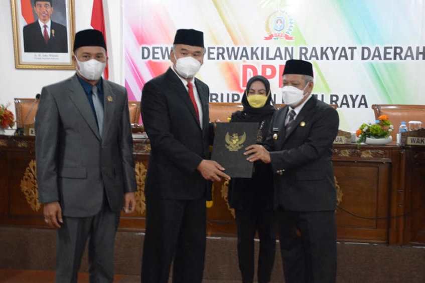 Bupati Kubu Raya menyerahkan usulan raperda kepada Ketua DPRD untuk dibahas bersama. Selain itu juga akan digodok empat raperda inisiatif secara kumulatif terbuka.