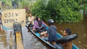 Penambang Speed Ketiban Rejeki di Tengah Banjir
