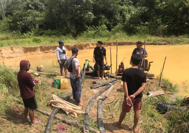 Operasi PETI di Kecamatan Serawai Sintang yang dilakukan beberapa waktu lalu berhasil mengamankan penambang dan barang bukti.