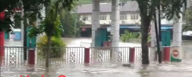 SPBU Bunut yang terendam banjir sehingga terpaksa ditutup tidak beroperasi.