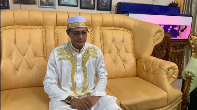 Sultan IX Kesultanan Kadariah, Sy Machmd Melvin Alkadri saat mengklafirikasi peristiwa yang terjadi di Istana Kadariah waktu lalu