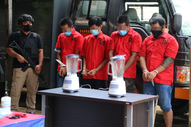 Empat orang tersangka berperan kurir narkoba. Keempatnya ditangkap di tiga tempat berbeda di Kalbar.