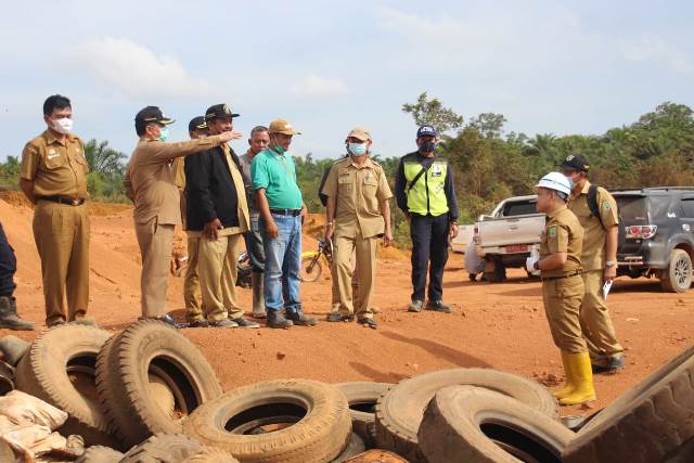 Tim gabungan saat meninjau lokasi PT QAM yang telah melakukan pencemaran limbah