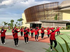 Hidup Sehat dan Bugar, FOKBI Kalbar Senam Sore di GAIA Bumi Raya City