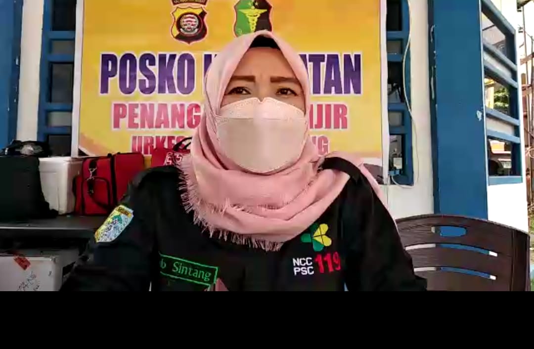 Kepala Seksi Pelayanan Kesehatan Rujukan dan Koordinator PSC 119 Dinas Kesehatan Kabupaten Sintang Azni Firmania