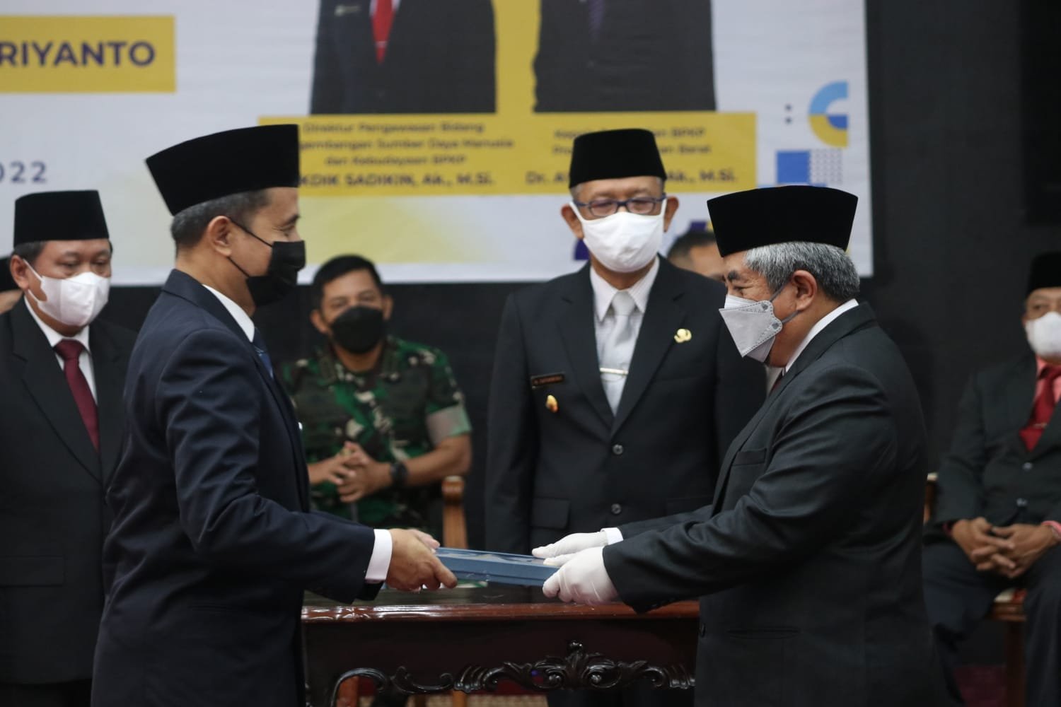 Serah terima jabatan Kepala BPKP Kalbar yang disaksikan dan dikukuhkan Gubernur Kalbar.