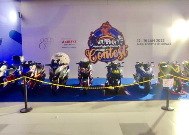 Motor - motor hasil modifikasi para peserta modifikasi kontes yang diselenggarakan di Gaia Bumi Raya City Mal.