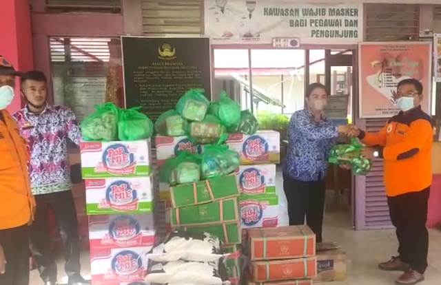 BPBD Salurkan Bantuan Makanan dan Obat-obatan Kepada Korban Banjir di Balai