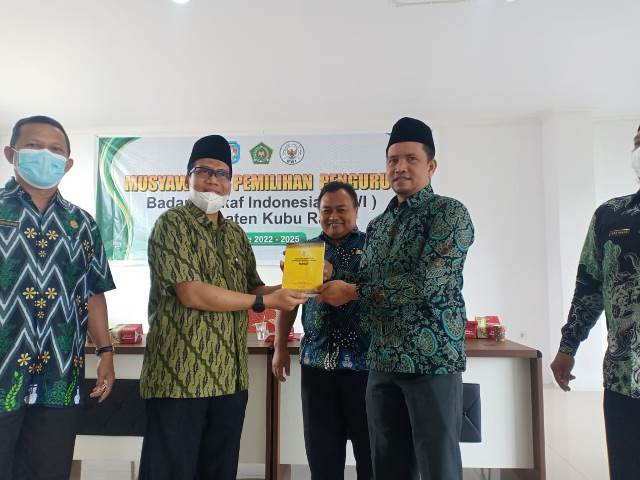 Jainal Abidin yang terpilih menjadi Ketua Badan Wakaf Indonesia (BWI) Kubu Raya melalui musyawarah yang dibuka oleh Kepala Kemenag Kubu Raya