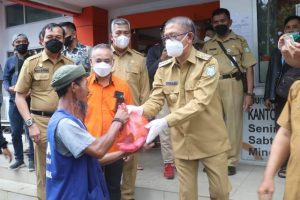 319 Ribu Warga Kalbar Terima BLT Minyak Goreng dan Bahan Pokok