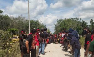 Jalan dan Kantor Disegel Warga, Julong Klaim Rugi Rp9 Miliar