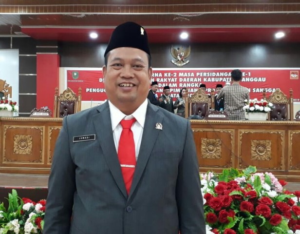 Ketua DPRD Sanggau Jumadi menilai pembuatan Perda untuk perusahaan daerah di Sanggau terlambat