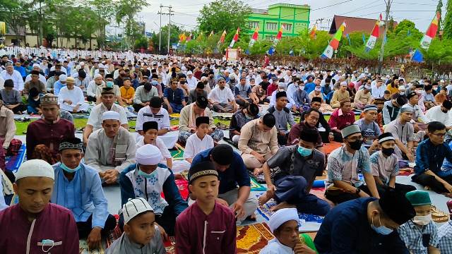 Ribuan Jemaah Salat Id Perdana di Lapangan Terbuka. Wujudkan Kesalihan Sosial Selain Ritual