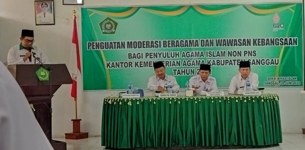 Kepala Kantor Kemenag Kalbar, Syahrul Yadi menjadi narasumber pada acara penguatan moderasi beragama dan wawasan kebangsaan di Sanggau, Selasa (28/6)