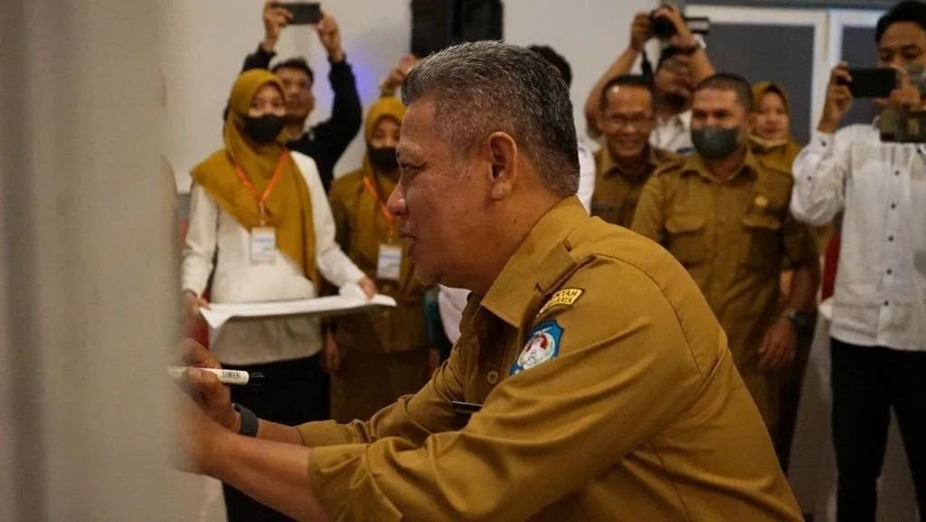 Bupati Kubu Raya ikut menanda tangani komitmen menurunkan stunting di Kubu Raya.