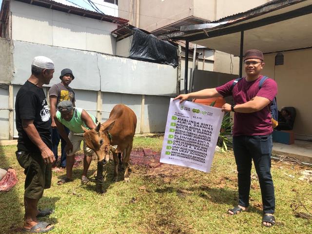 Dompet Ummat melalui program Tebar Faedah Kurban (TFK) menyalurkan 80 ekor hewan kurban ke kabupaten/kota di Kalimantan Barat (Kalbar). Bahkan hingga ke wilayah Indonesia Timur.