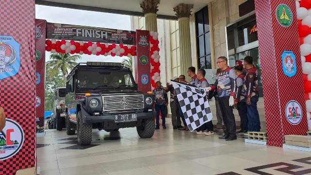 Gubernur Kalbar Sutamidji membuka Adhyaksa Touring dan Bakti Sosial yang digelar Kejaksaan Tinggi Kalbar, Minggu (30/7).