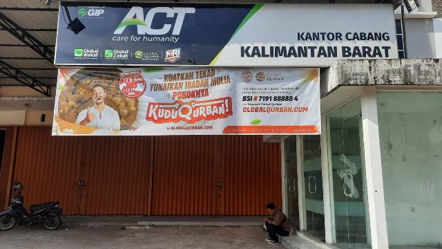 Kantor Cabang Aksi Cepat Tanggap (ACT) Kalbar di Pontianak yang telah ditutup pascapencabutan ijin oleh Menteri Sosial