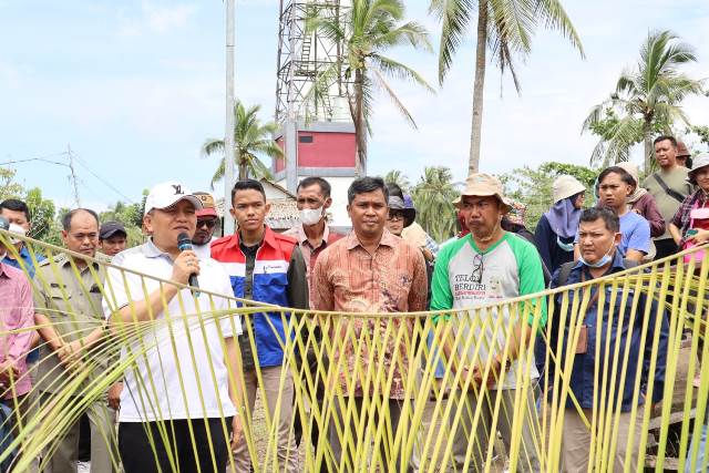 Sekretaris Daerah Pemkab Kubu Raya Yusran Anizam membuka perkemahan Edu Camp yang kegiatannya melakukan perawatan dan penanaman mangrove di Sui Kupah, Minggu (31/7)