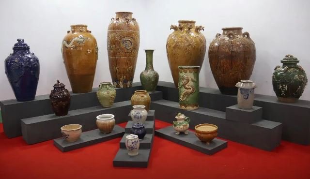Museum Kalimantan Barat (Kalbar) memamerkan 129 keramik antik hingga tanggal 20 Juli 2022. Pameran dibuka bagi masyarakat mulai pagi hingga sore