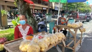 Berdagang Tape Ubi Warisan Orang Tua