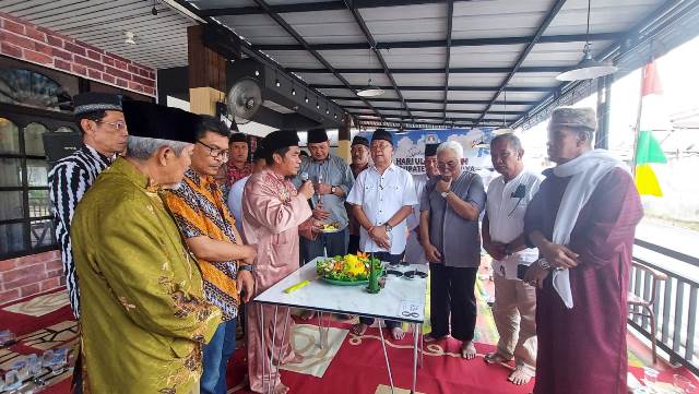 Para pejuang pemekaran yang membentuk Kabupaten Kubu Raya syukuran HUT ke-15 Kabupaten Kubu Raya, Jumat (22/7)