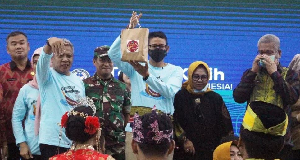 Menteri Pariwisata dan Ekonomi Kreatif (Menparekraf) Sandiaga Uno berjanji akan mengorbitkan produk sabun untuk kecantikan dari bahan dasar tanaman lidah buaya