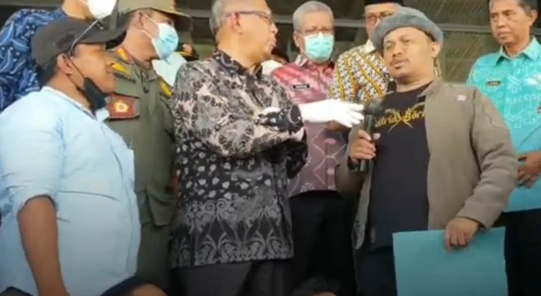 Gubernur Kalbar Sutarmidji saat menerima aspirasi petani sawit pada Jumat (15/7) yang meminta harga TBS dapat diturunkan