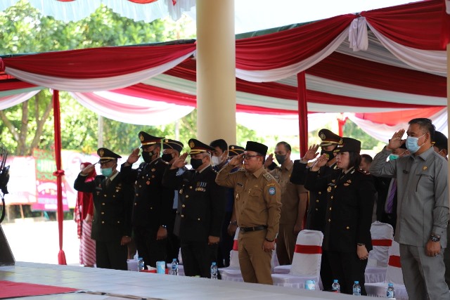 Wakil Bupati dan Kapolres Kubu Raya saat memperingati HUT ke-76 Bhayangkara di Mapolres Kubu Raya, Selasa (5/7).