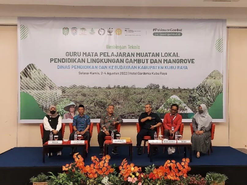 Bimtek mata pelajaran muatan lokal gambut dan mangrove yang diselenggarakan ICRAF untuk diterapkan di setiao sekolah dii Kubu Raya yang akan dimulai d tahun ajaran baru 2022.