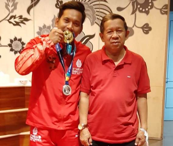 Fauzi Puro Laksono berhasil meraih medali emas di cabang olahraga atletik nomor pertandingan lempar lembing pada ajang Asean Para Games yang berlangsung di Solo Jawa Tengah.