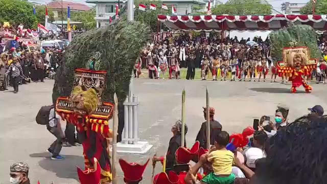 Grebeg Suro dan Pawai Budaya Simbol Kerukukan Warga