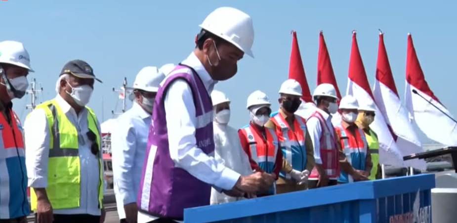 Presiden RI Joko Widodo meresmikan Terminal Kijing Pelabuhan Pontianak di Kabupaten Mempawah, Selasa (9/8). Jokowi menilai Terminal Kijing Pelabuhan Pontianak terbesar di Pulau Kalimantan.