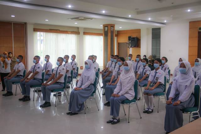 30 orang pelajar Pasukan Pengibar Bendera Pusaka (Paskibraka) se-Kalimantan Barat (Kalbar) yang telah lolos seleksi di daerah saat ini memastuki tahapan pusat pelatihan.