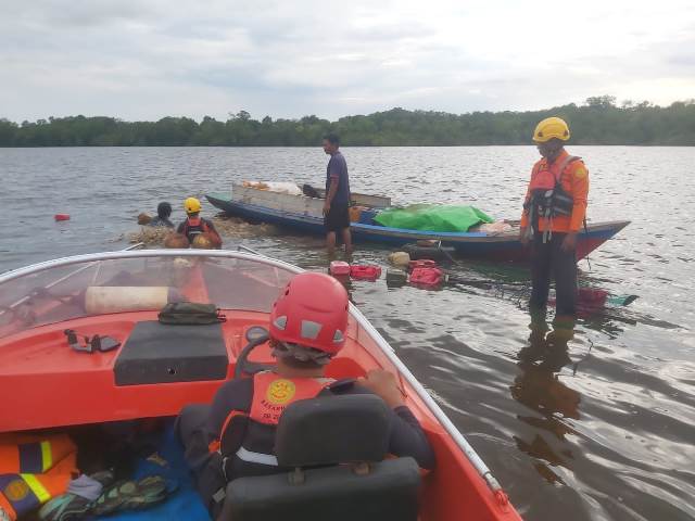 Tiga Nelayan Selamat Saat Sampan Tenggelam