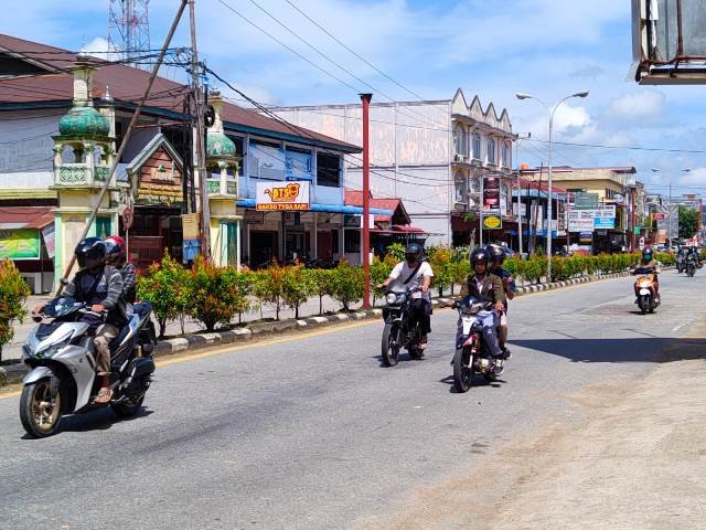 Masih banyak warga Sanggau yang belum memasang bendera merah putih menjelang HUT Kemerdekaan RI seperti yang diimbau Bupati Sanggau.