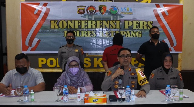 Kapolres Ketapang AKBP Yani Permana saat konfrensi pers, Rabu (7/9) terkait kasus pencabulan yang dilakukan pimpinan panti asuhan terhadap anak asuh