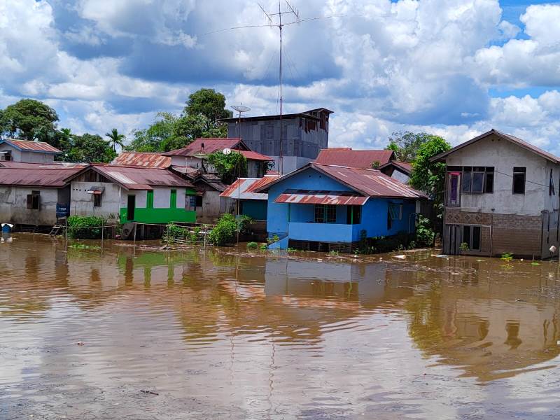 Debit air di Kecamatan Kapuas mulai naik seiring intensitas hujan yang turun setiap hari. Masyarakat diingatkan waspada terjadi batingsor.