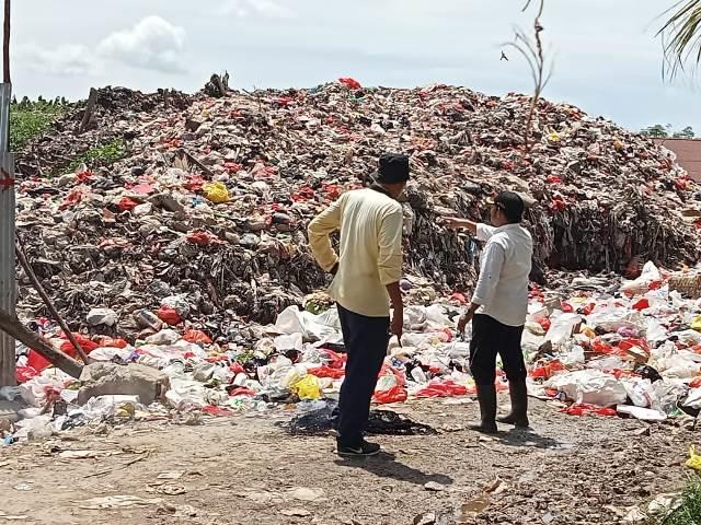 Seiring semakin bertambahnya volume sampah, luas Tempat Pembuangan Akhir (TPA) sampah di Kalbar masih minim.