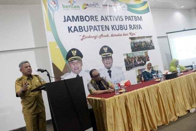 Bupati Kubu Raya Muda Mahendrawan saat membuka Jambore Aktivis Perlindungan Anak Terpadu Berbasis Masyarakat (PATBM), Senin (26/9).