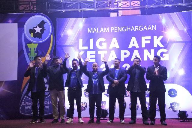 Sejumlah pemain yang ikut Liga Futsal menerima penghargaan dari berbagai nominasi, Kamis (1/9) malam.