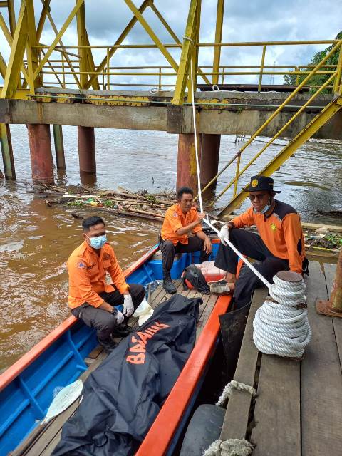 Tim SAR gabungan menemukan mayat Abdullah yang mengapung di Sungai Liku pada Selasa (13/9).