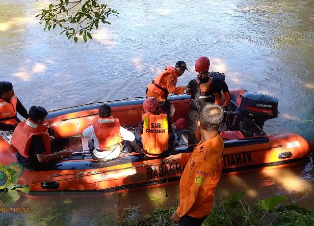 Hingga hari kedua operasi SAR, Tim SAR gabungan beserta masyarakat masih melakukan pencarian terhadap jasad Sugiono, Sabtu (17/9).