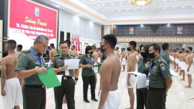 Kasdam XII/Tanjungpura Brigjen TNI Djauhari memimpin sidang parade Calon Bintara (Caba) PK TNI AD Reguler Pria dan Keagamaan, Kamis (1/9).