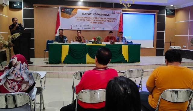 Ketua Bawaslu Sanggau Alipius saat rakor pengawasan faktual pemilu tahun 2024 Senin (17/10) berharap semua pihak turut serta membantu pengawasan tahapan Pemilu.