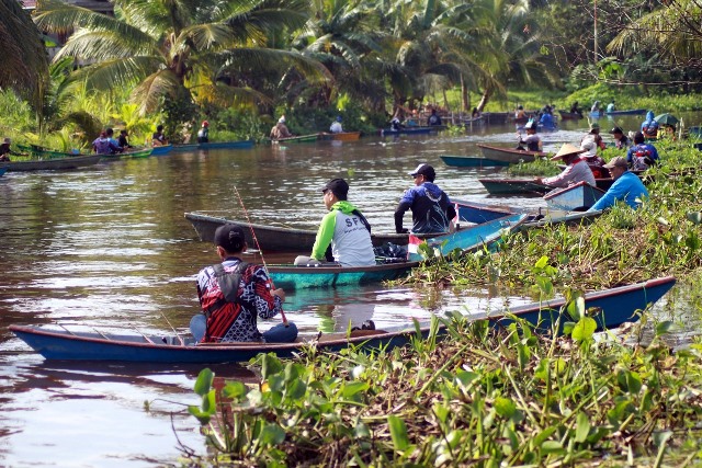 Lomba memancing yang digelar di Desa Sungai Berembang diikuti para pemancing, MInggu (30/10) ini diharapkan dapat ikut serta membantu menjaga lingkungan dari kerusakan