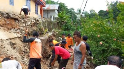 Barau Rumah Runtuh Akibatkan Tanah Longsor