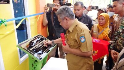 Saat meresmikan balai Desa Nipah Panjang pada Senin (10/10), Bupati Kubu Raya Muda Mahendrawan menegaskan pembangunan Kubu Raya bukan seperti bangun menara gading.